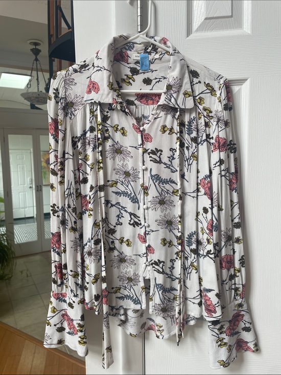 Blu Pepper Tops - Lightweight Floral Button-Front Blouse by Blu Pepper